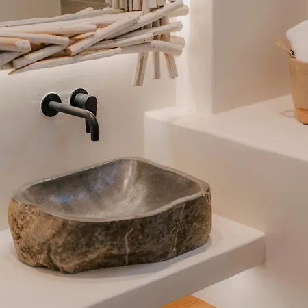 Willa Stunning Naxos | 5 Bedrooms | Vardos | Private Pool & Outdoor Hot Tub | Agia Anna *