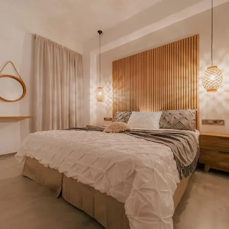 Willa Stunning Naxos | 5 Bedrooms | Vardos | Private Pool & Outdoor Hot Tub | Agia Anna